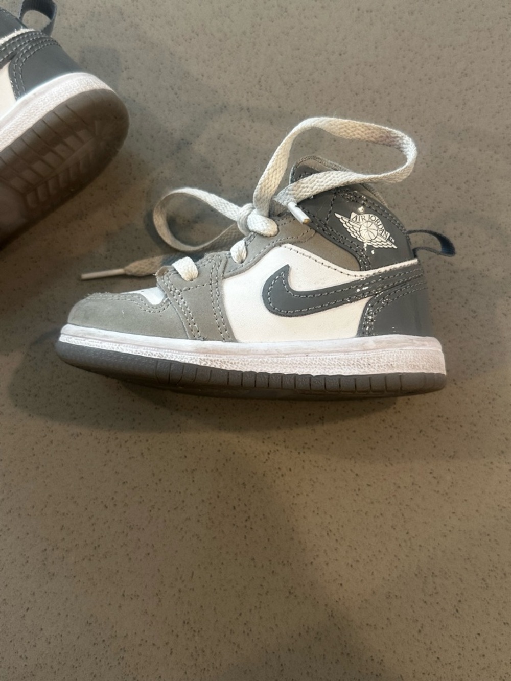 Nike Jordan 1 Mid SE White Medium Grey Cool Grey Toddler Size US 5C Laceup - Picture 5 of 10